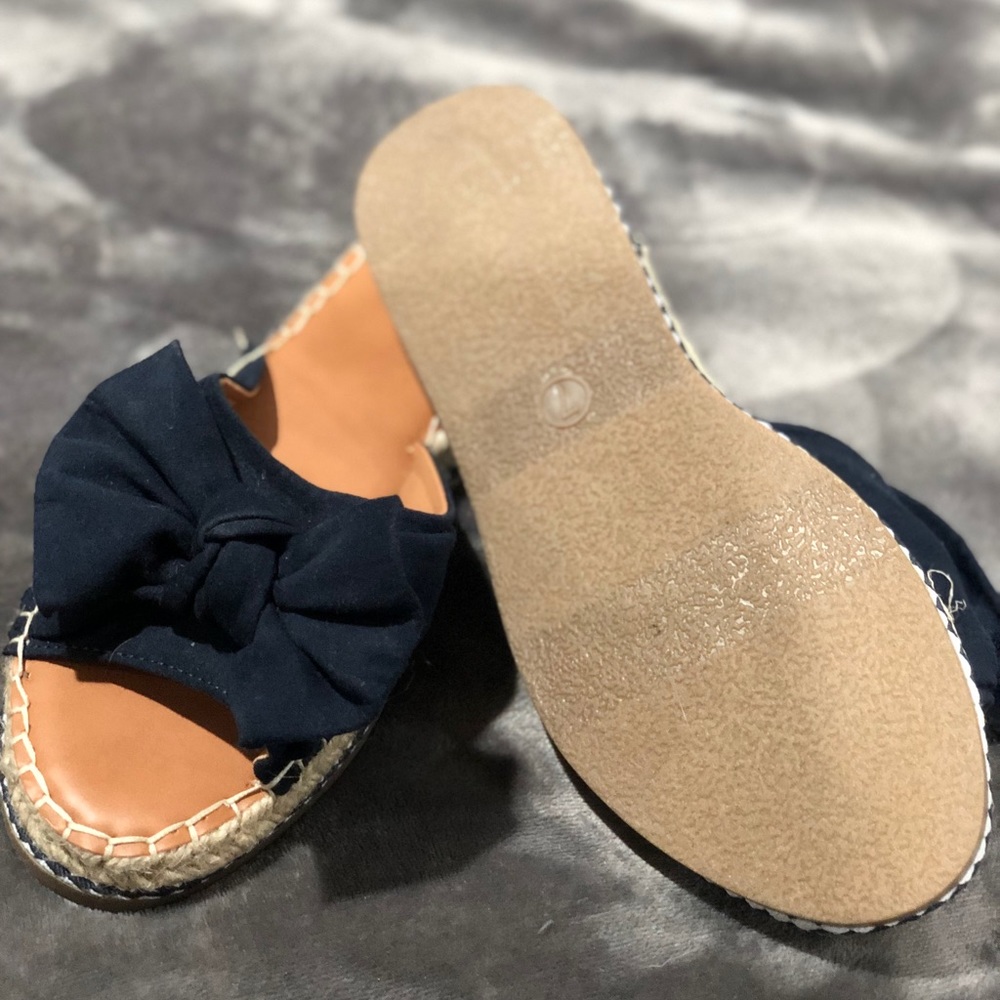 Universal Thread sandals - Picture 2 of 2